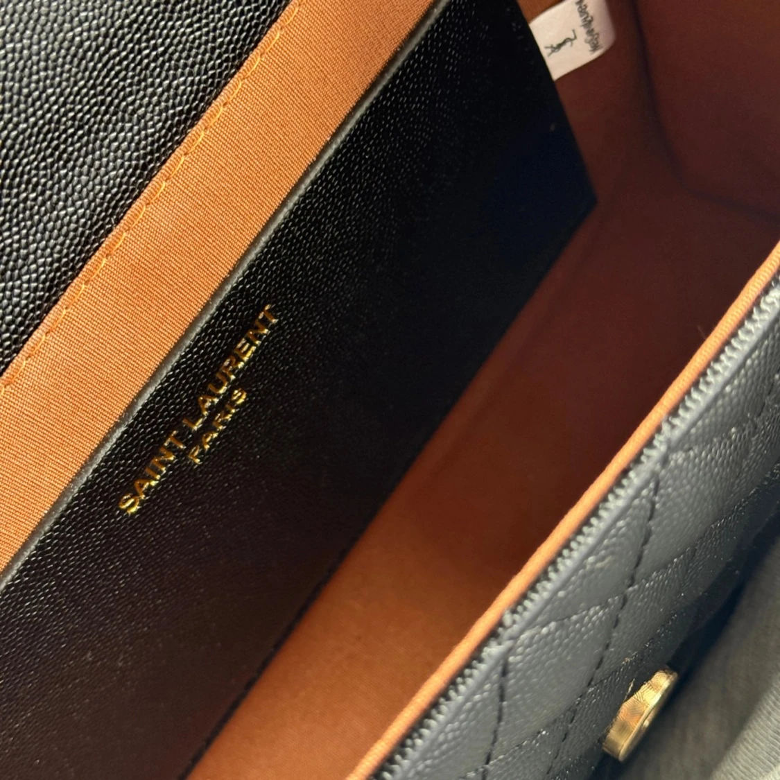 Svart quiltad  axelväska i skinn - 3