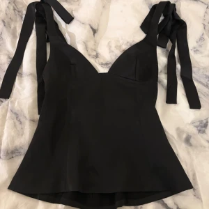 Gina Tricot satin tie top - 14+ satin tie top. Endast provad!