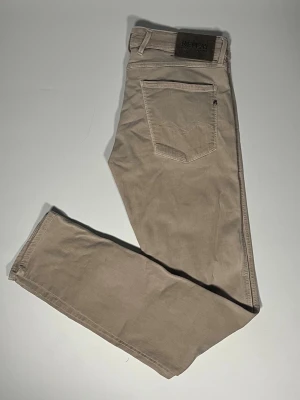 Replay anbass jeans - Säljer ett par riktigt snygga och trendiga Replay anbass jeans i fint skick, storlek 31/34, vid frågor är det bara att skriva //Gramenti