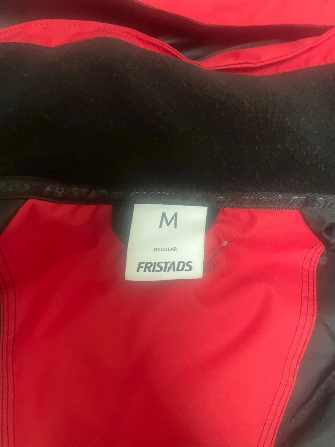 Röd vindjacka från Fristads, M - 2