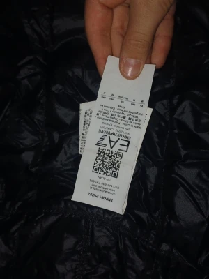 Ea7 väst - Nästan helt ny använt några gånger bara annars som helt ny