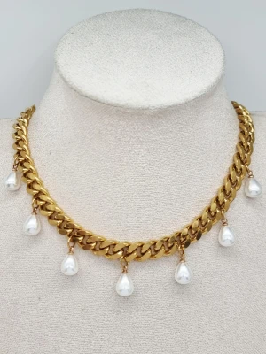 Stilfullt halsband med pärlor  - Material-rostfritt stål, guldpläterat halsband. Kedjetjocklek-9mm 