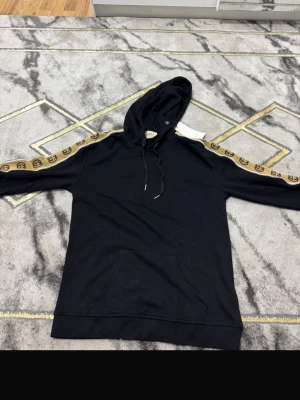 Hoodie  - Hoodie helt ny aldrig använd passar S/M 