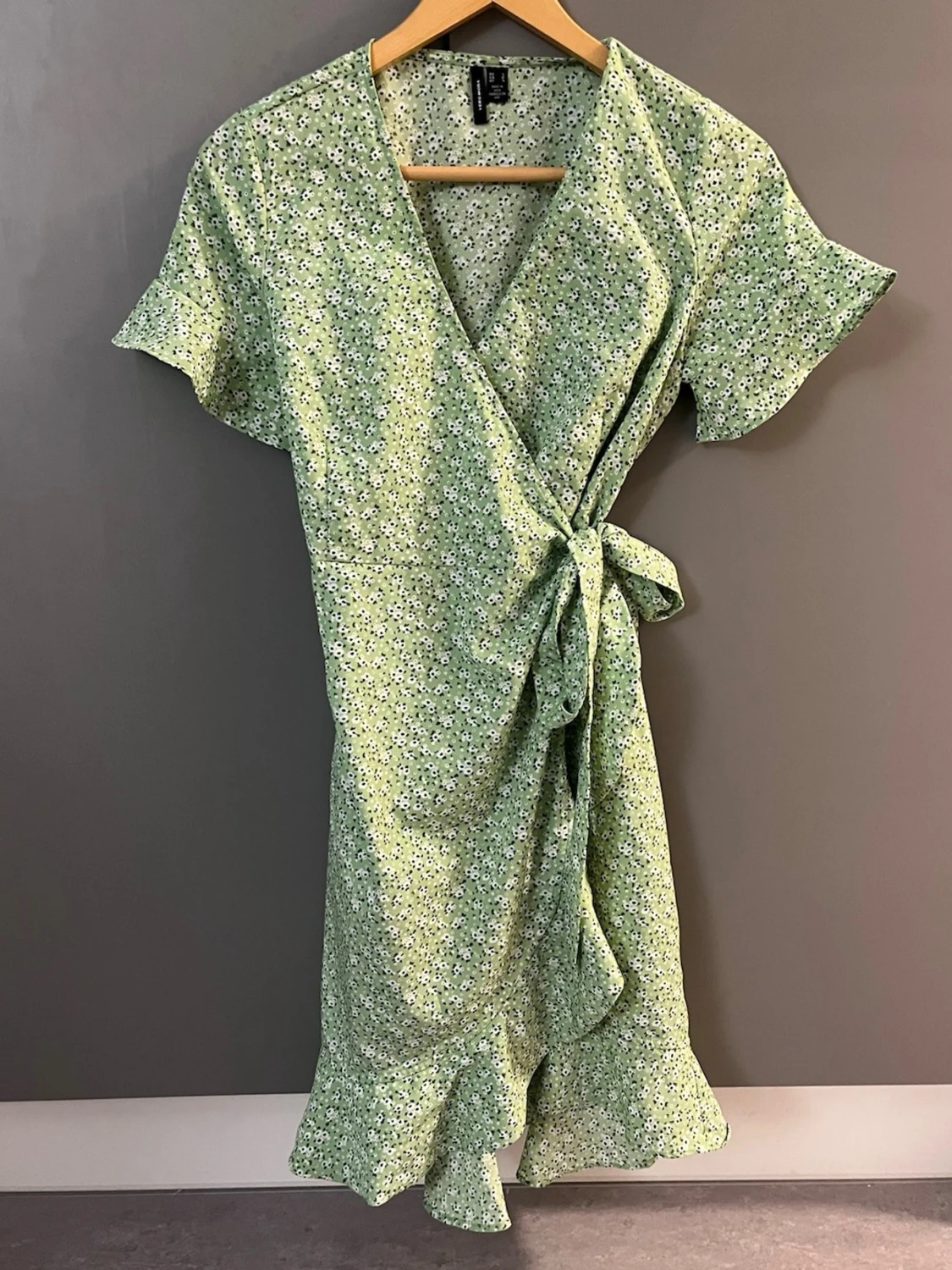 Grön blommig klänning