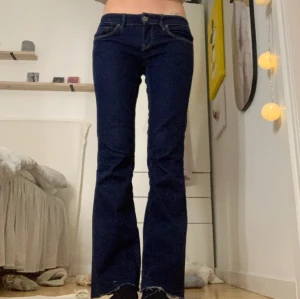 G-Star Jeans - Säljer dessa jeansen som är lågmidjade och bootcut från G-Star! Passar mig som vanligtvis har 36. W29 L30