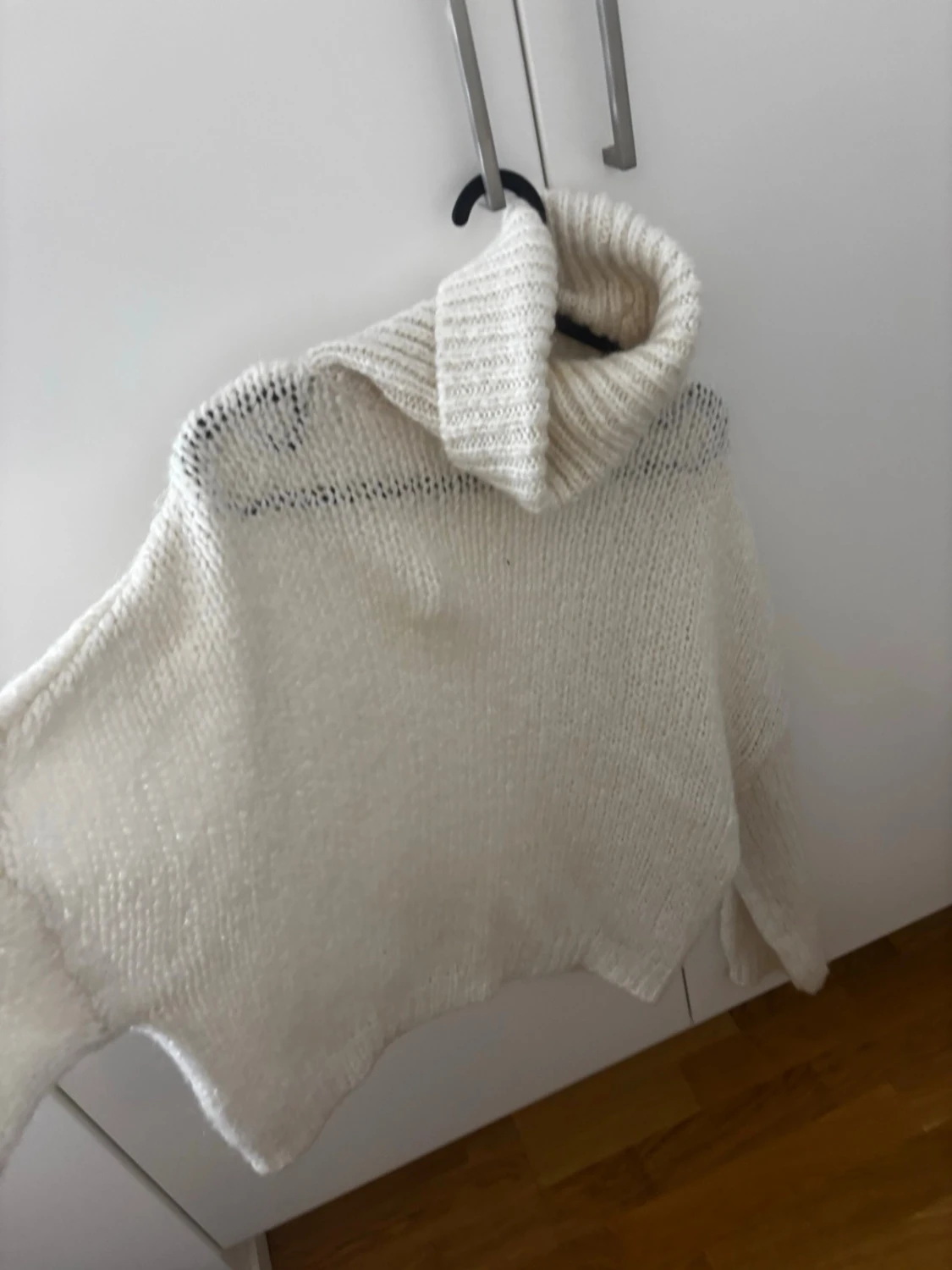 Vit stickad polotröja - 1