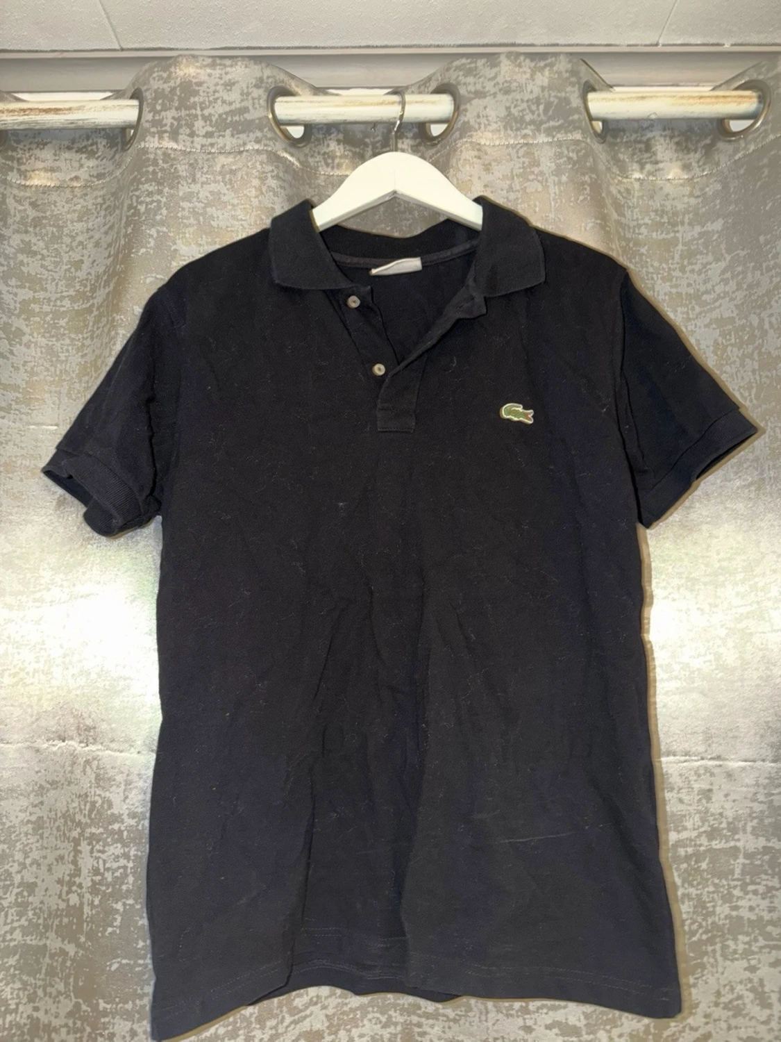 Svart pikétröja från Lacoste