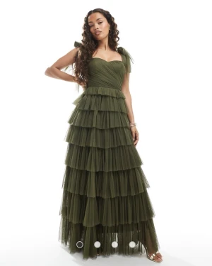 Grön volangklänning med axelband - Jätte fin långvolang klänning ifrån Lace and Beds, aldrig använd🥰