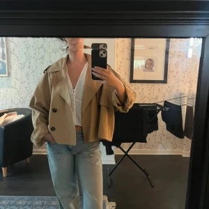 Trenchcoat  - fint skick! 