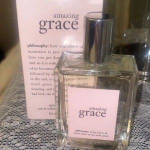 Philosophy Amazing Grace EdT 60ml - Fräsch och stilren eau de toilette från Philosophy. Volymen är 60 ml. Den doftar feminint och jag har bara testat den några få gånger❤️