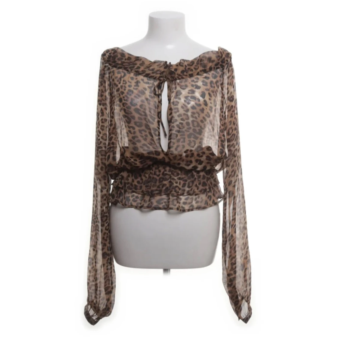 blus med leopardmönster