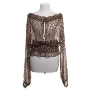 blus med leopardmönster - blus från nakd i storlek 34. använd ”köp nu”. 17/11-2025
