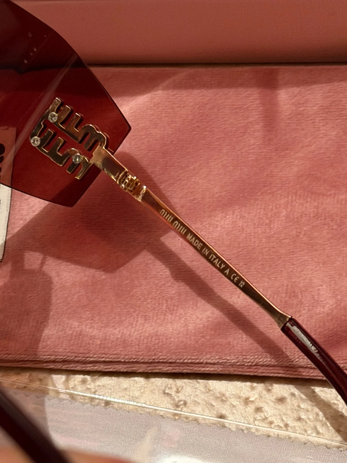 Röda solglasögon från Miu Miu - 3