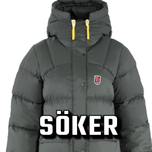 Mörkgrå dunjacka från Fjällräven -  Söker efter ”Expedtion down lite jacket W” strl S. Kan tänka mig helst lägga 4000. Kan eventuellt mötas i mitten.❤️❤️