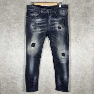 Dondup Jeans | 34 - Dondup George Jeans | Grymt skick | Snygga slitningar | Storlek 34 | INGA BYTEN | Fraktar spårbart eller möts upp i Täby 