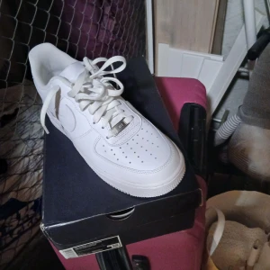 Nike air force 1 - Helt nya Nike air force 1. För små, endast provade inomhus. 