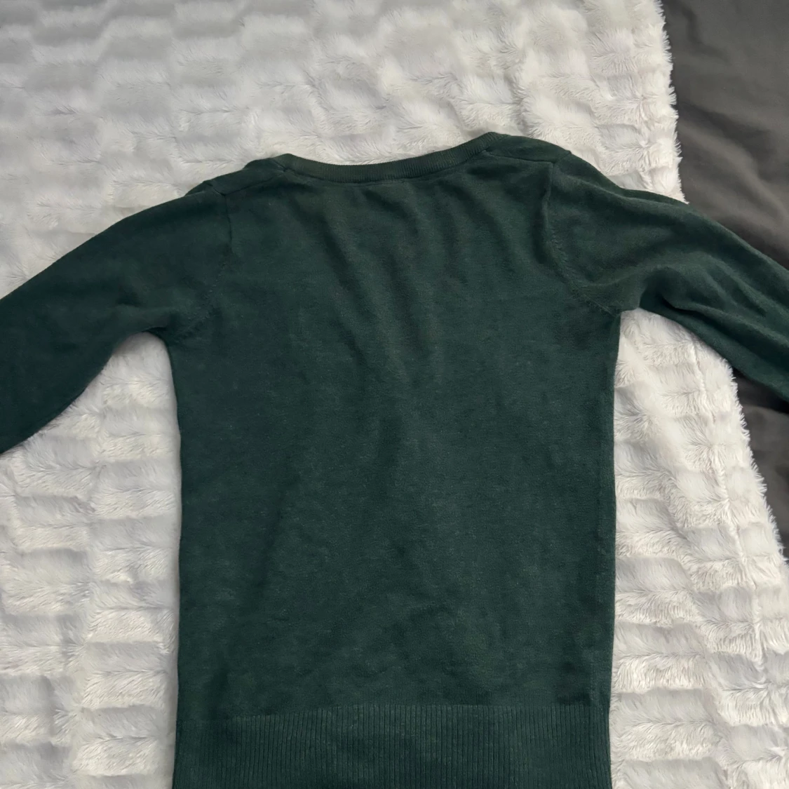 Grön kofta med v-ringning - 4