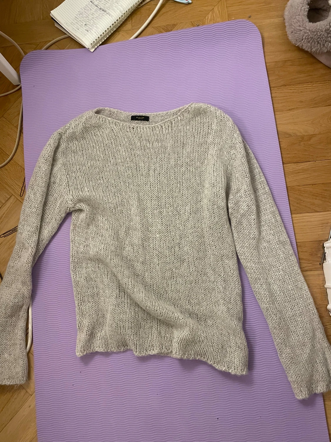 Grå stickad tröja Massimo Dutti