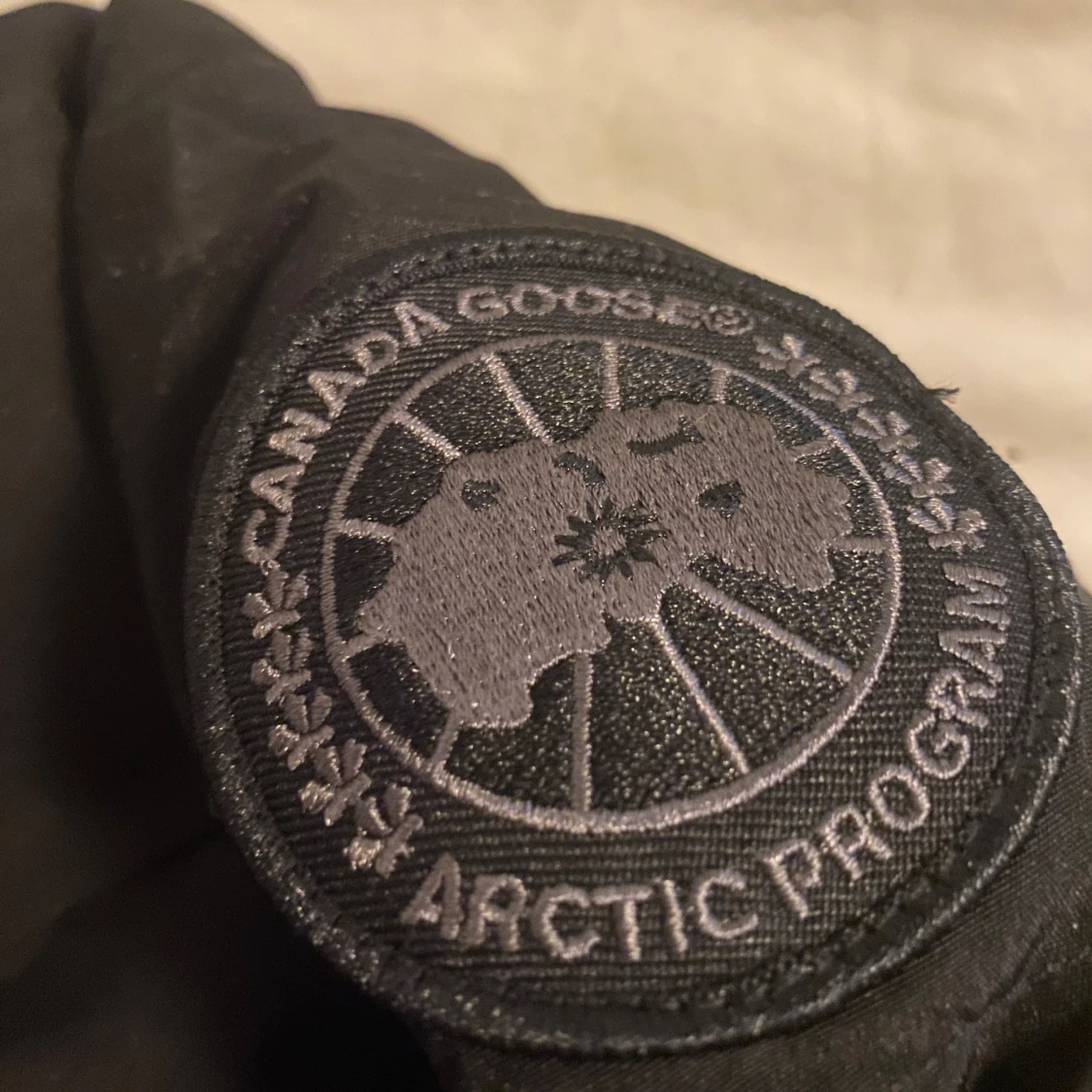 Svart pufferjacka från Canada Goose - 2