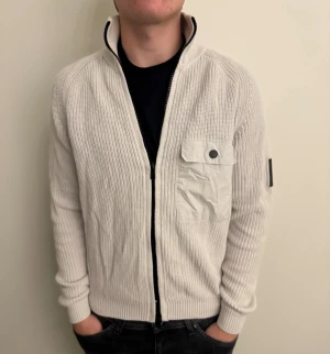 Stickad Tröja - - Condition: 9/10 - Color: White - Size: M