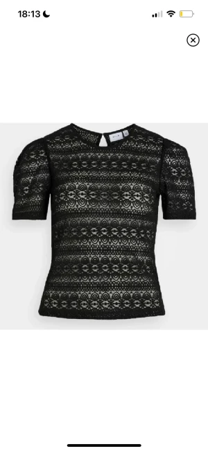 Svart spetsblus från Vila - Supersnygg svart blus från Vila som aldrig kommit till användning💗