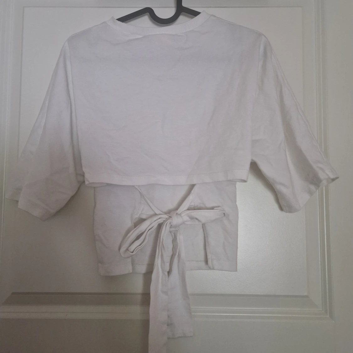 Vit omlottopp med knytband - 1