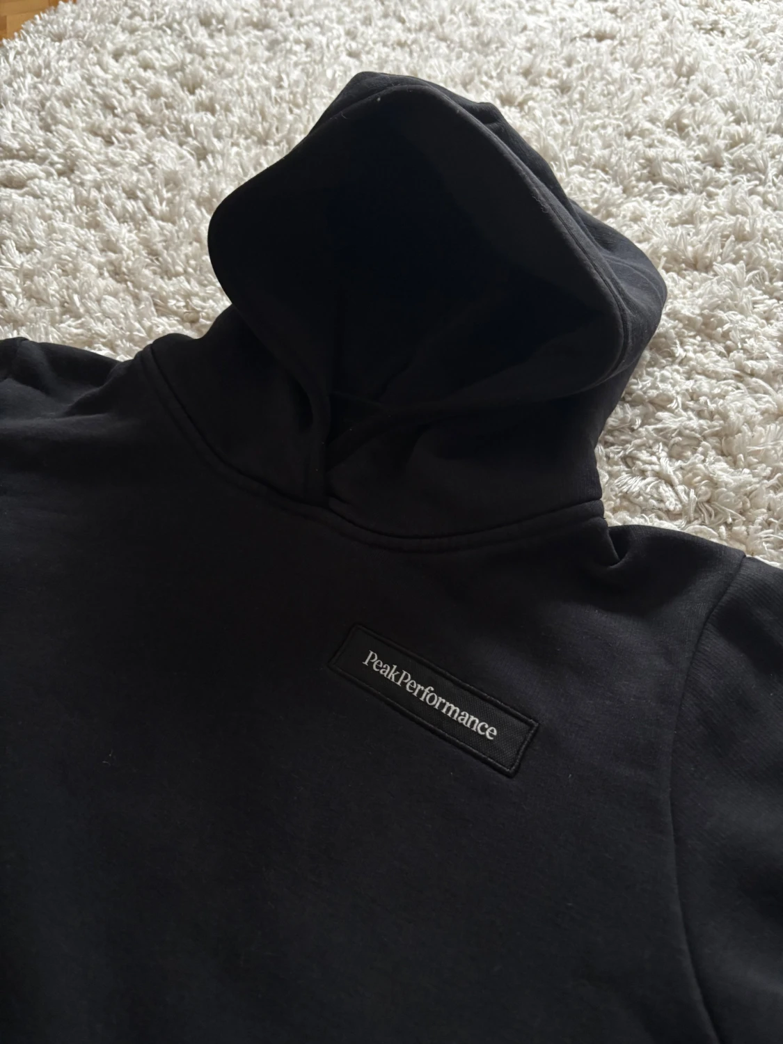 Svart hoodie från Peak Performance strl 160cm - 2