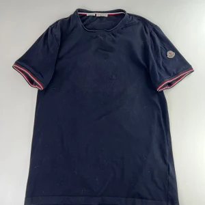 Moncler T-Shirt - Storlek M fint skick