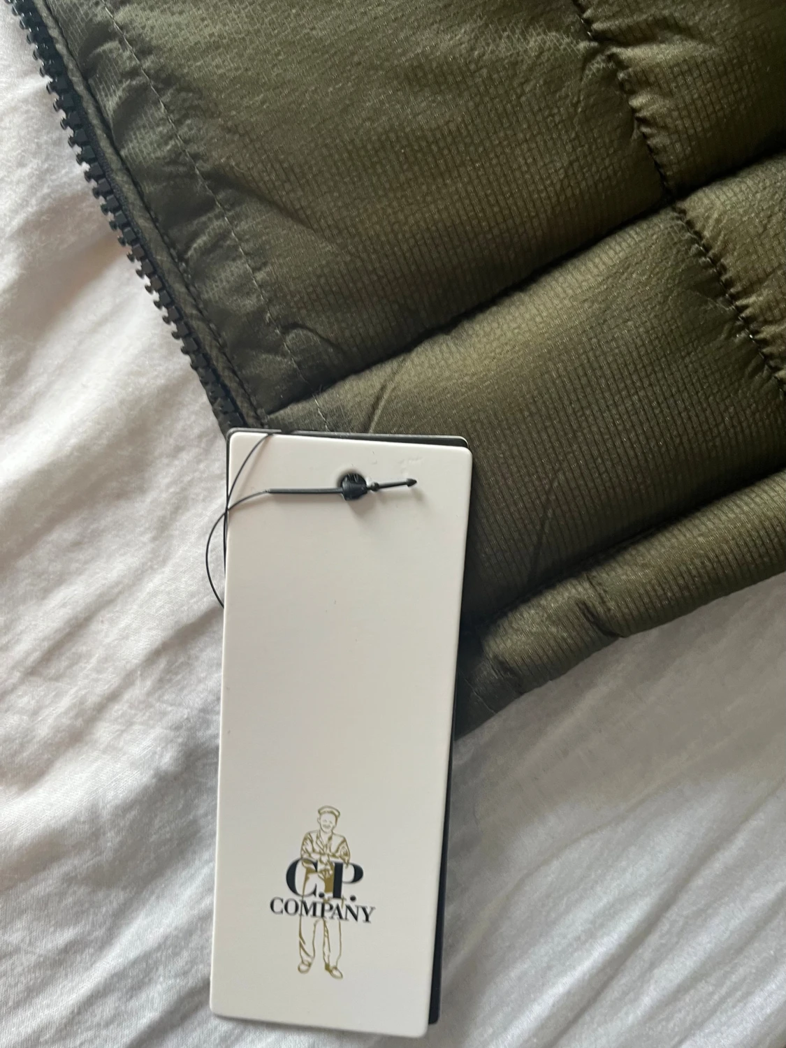 Olivgrön pufferjacka från C.P. Company - 4
