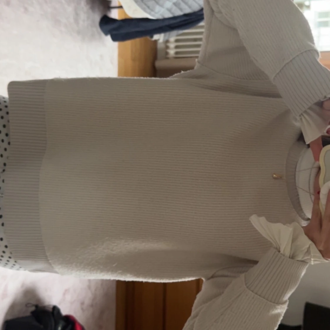 Beige stickad tröja från Zara - 2