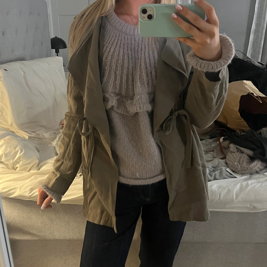 Olivgrön trenchcoat med snörning - 1