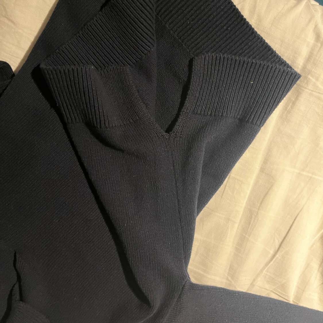 Mörkblå stickad - 2