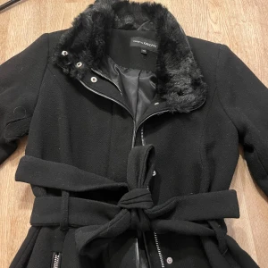 Kappa  - En fin kappa som slutar ovanför knät