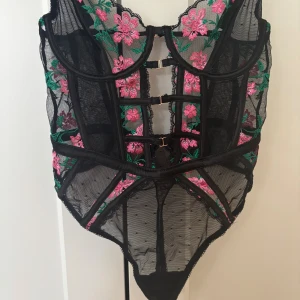 Body lounge  -  Body från lounge, aldrig använd, säljs inte längre 