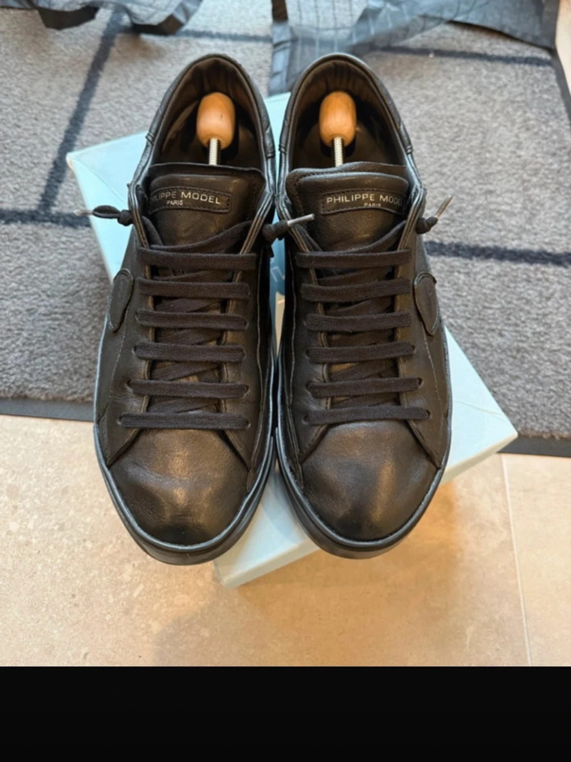 Svarta sneakers från Philippe Model - 1