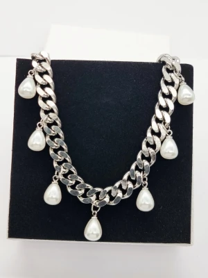 Stilfullt halsband  - Material-rostfritt stål.  Kedjetjocklek-9mm 