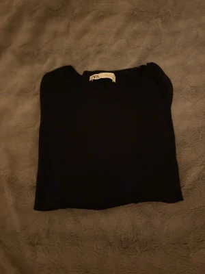 Skön tröja  - Tunn skön tröja till sommaren för att behålla armarna varma. Använd men inget som syns.