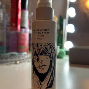 Lyko settingspray - Endast testad nån gång. Typ helt full. Priset kan diskuteras❤️ordinariepris 119kr❤️
