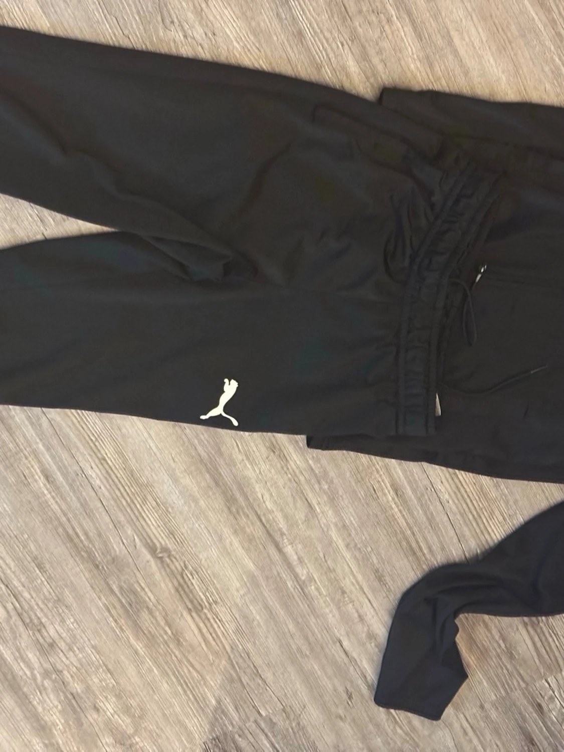 Svarta mjukisbyxor från Puma - 3