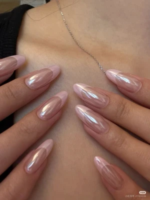 Handgjorda lösnaglar - Skriv till mig vid frågor, önskemål, storlek och vid beställningar!✨Perfekt för dig som gillar trendiga och eleganta naglar med extra detaljer.