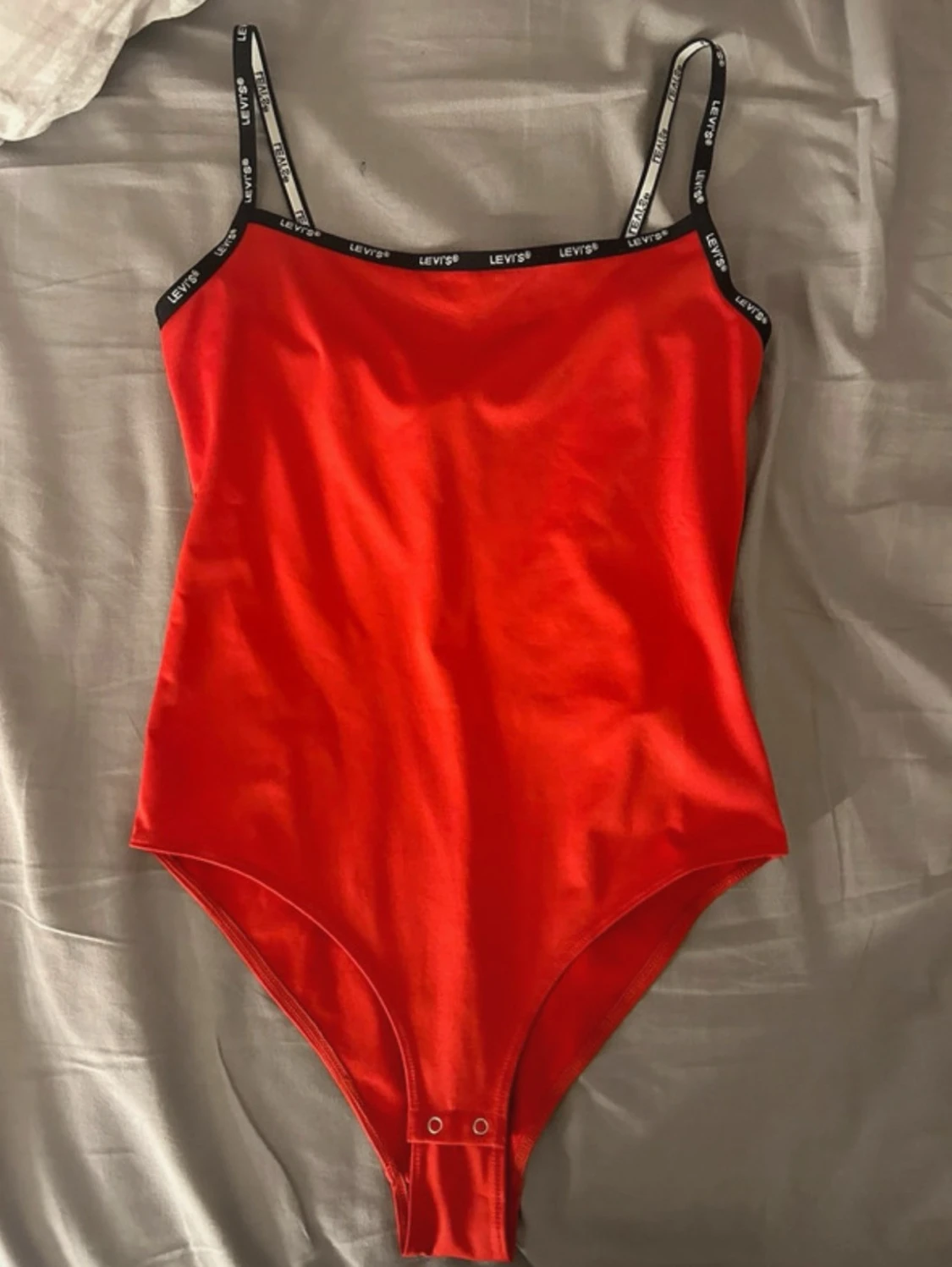 Röd body från Levi's