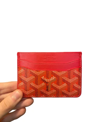 Korthållare - Helt ny,oanvänd, 5 fack totalt med ett stort i mitten. Bara att höra av sig vid funderingar 😊