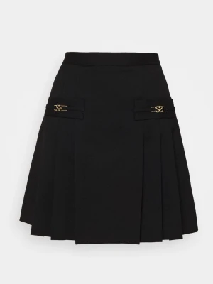 Svart plisserad kjol från Sandro - Snygg svart plisserad kjol Rebecka från Sandro Paris med guldfärgade detaljer framtill. 100 % ull. Använd ett par gånger endast då den är lite för liten för mig. Från Zalando, köpt för 2395 kr. 