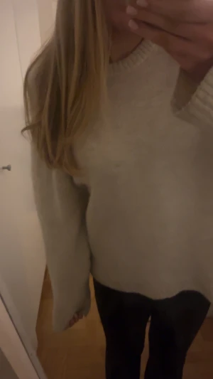 Beige stickad tröja💓 - Mysig beige stickad tröja från Gina💓