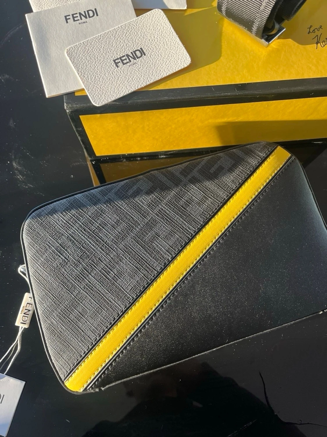Fendi svart och gul axelväska - 2
