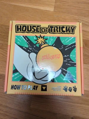 XIKERS - House Of Tricky (Tricky Ver.)  - Xikers album utan photocards och ganska skadad poster men annars med allt i perfekt kondition. Behöver få sålt detta album. 