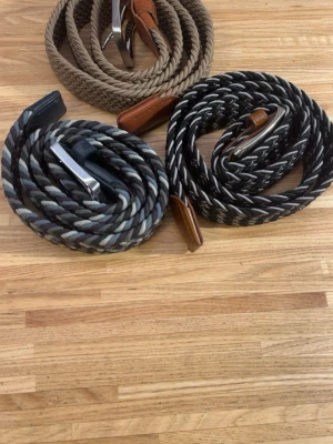Flätade bälten - Snygga flätade bälten 1 från onewear, 1 från Jack&jones och de svart grå/vita är köpt i Spanien 🇪🇸 köp alla för 149kr!! Säljer inte styck!