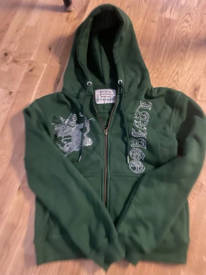 Rhinestone hoodie - En skön och fin hoodie.