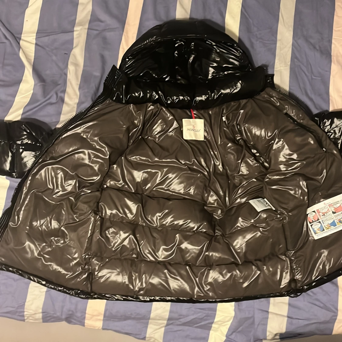 Svart Moncler pufferjacka med huva - 2