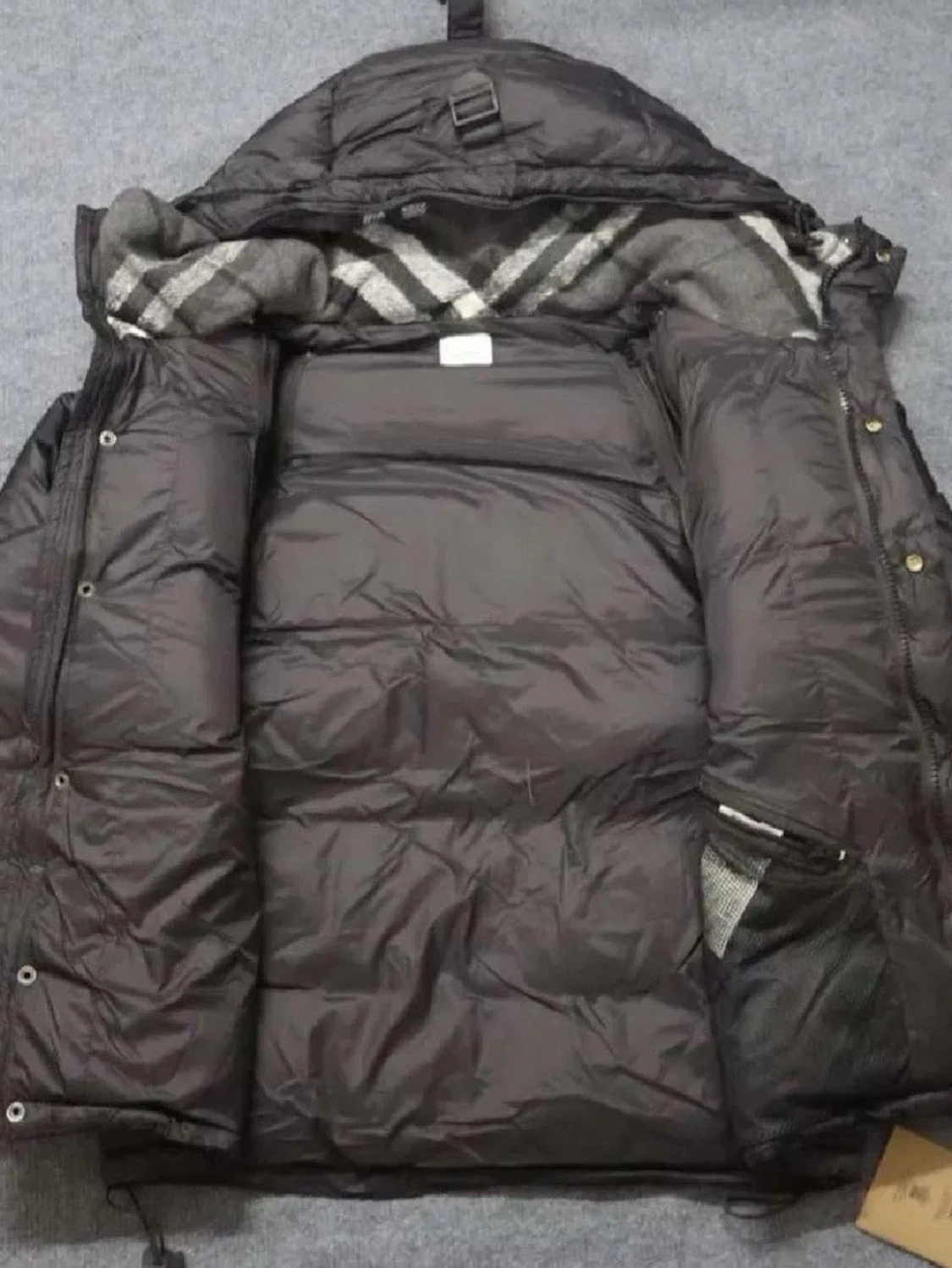 Svart pufferjacka från Burberry - 1